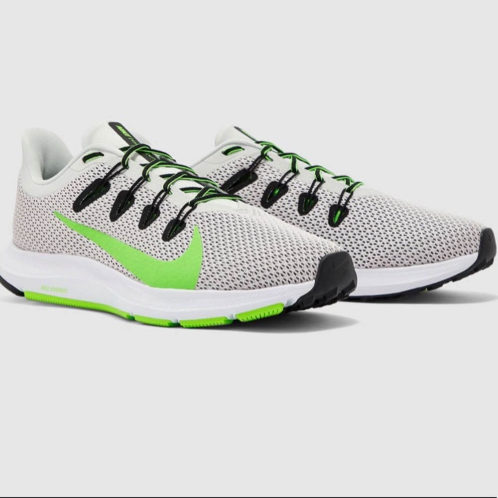 **SOLD**NEVER WORN MENS NIKE QUEST SHOES SZ. 11